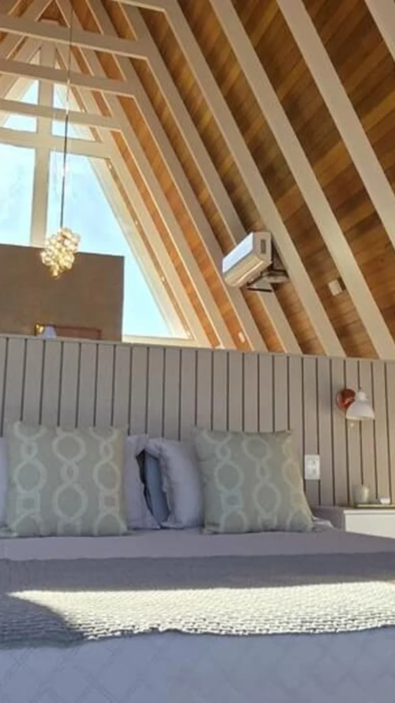 Quarto da Cabana Blanc, A-frame branca em madeira