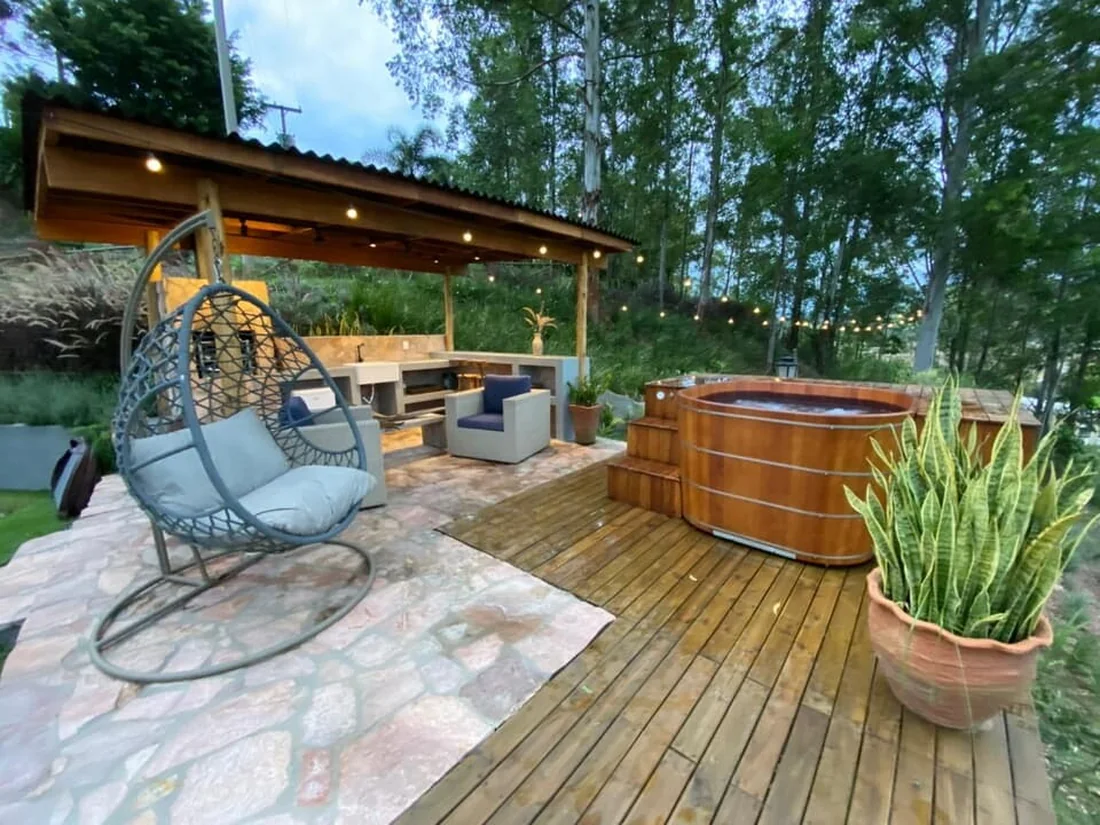Exterior & deck